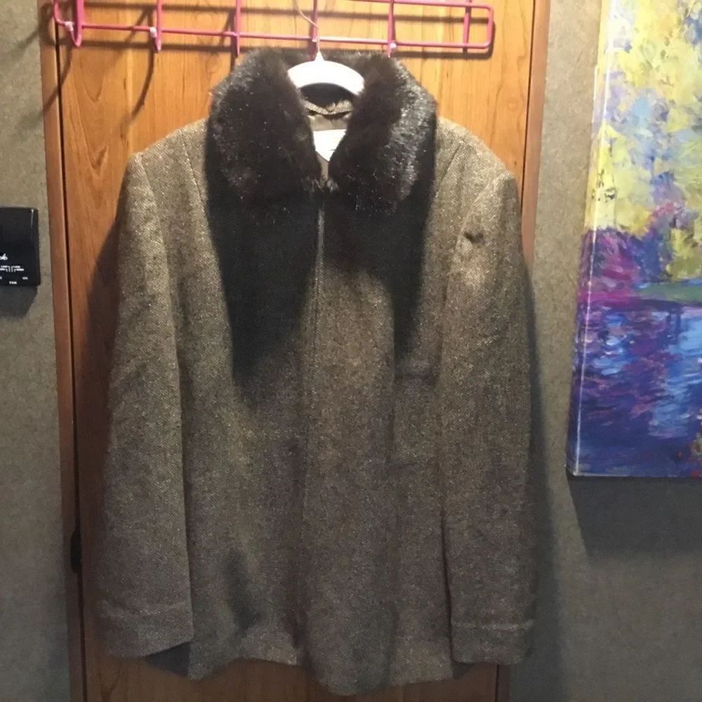 NWOT. Talbot’s Brand Brown Tweed Zip Front Jacket with Detachable Collar Size 10